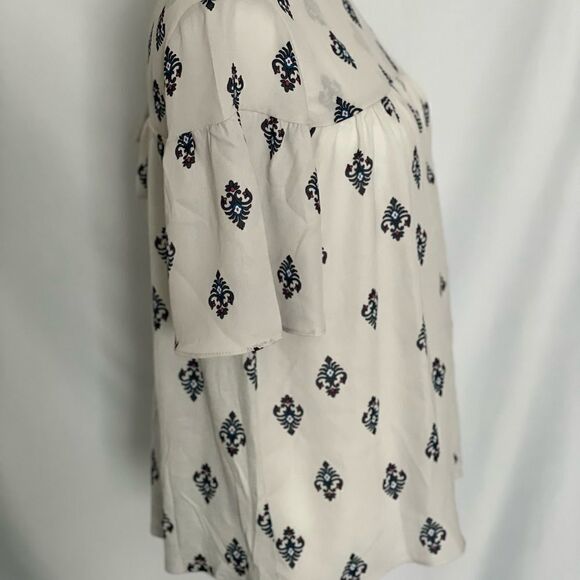 Loft Outlet NWT Gray w/Medallions Sheer Flutter Sleeve V & Bow detail Size XSP - Picture 7 of 10